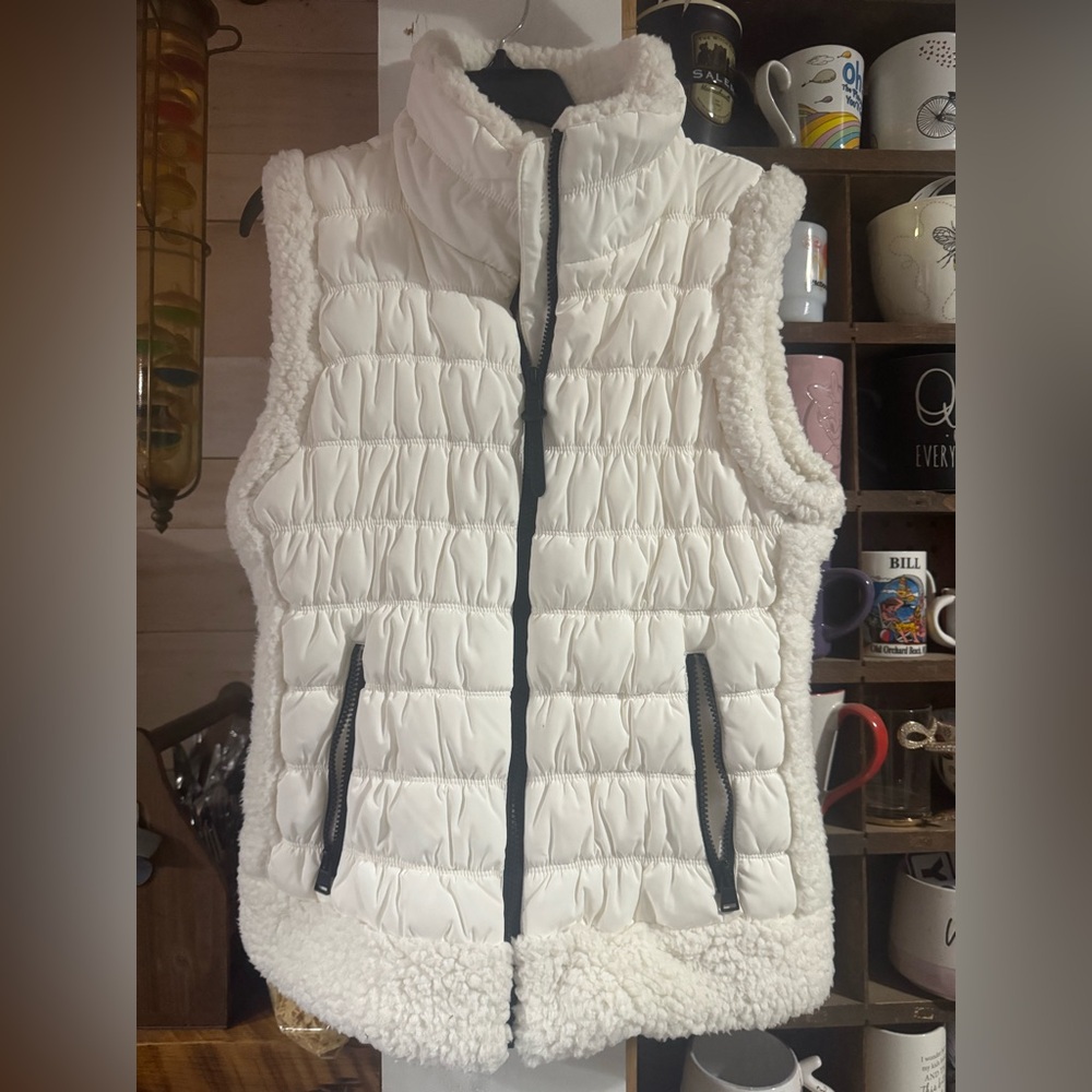Calvin Klein Performance Puffer Vest Zip Pocket Large Sherpa